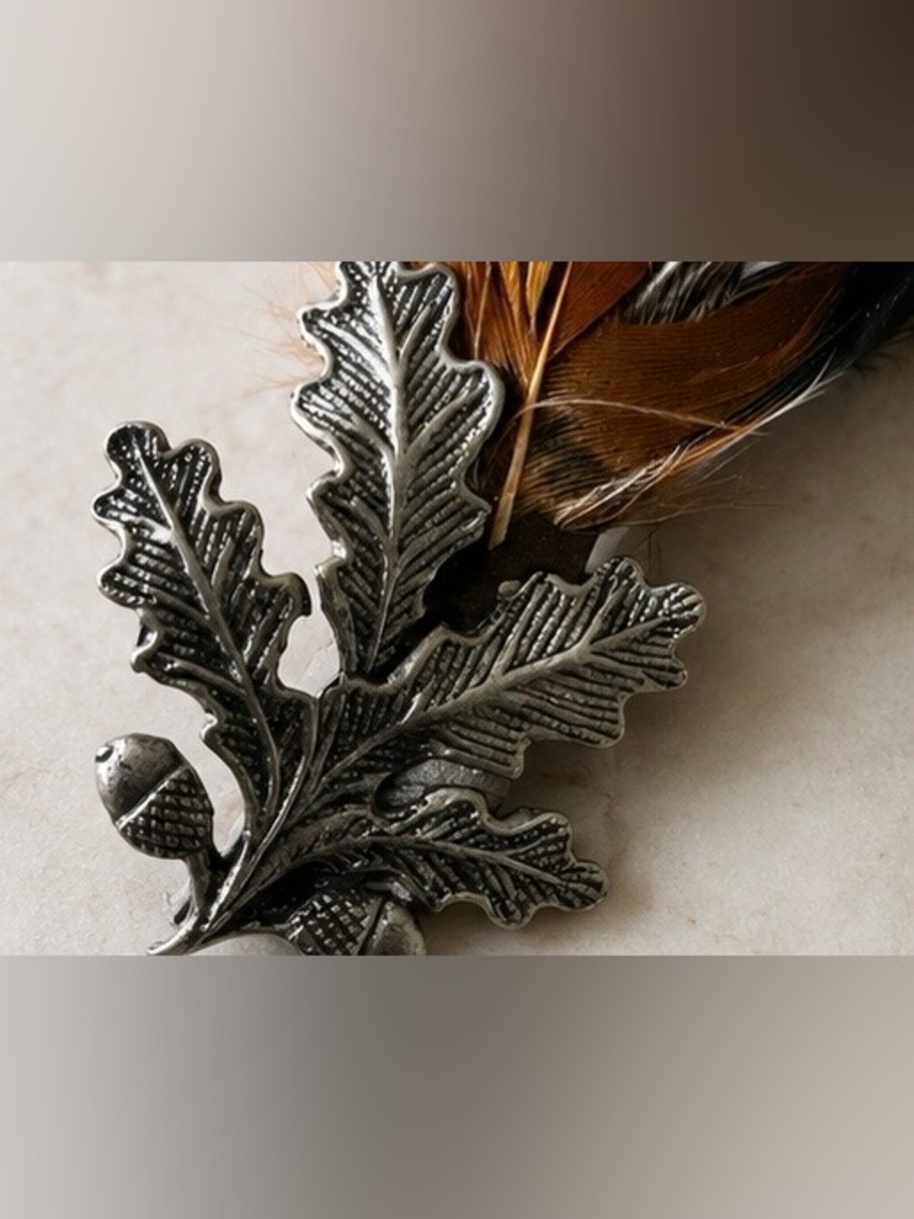 🪶German Gamsbart handcrafted hunting Real Feather Brooch w/ Pewter Oak Leaf pin🍂 - Picture 4 of 6